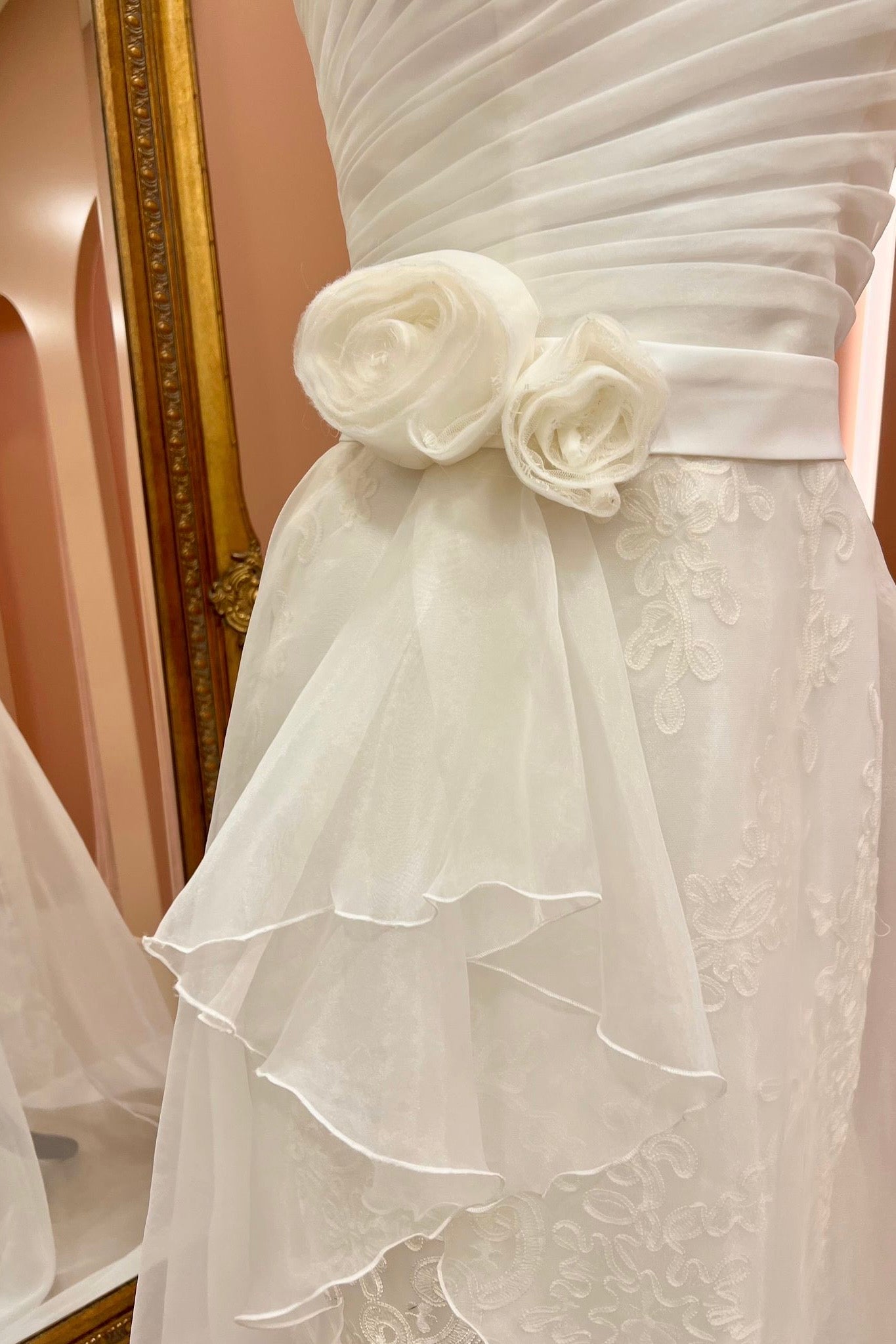 Sweetest Lace Pre-Loved Wedding Dress 38